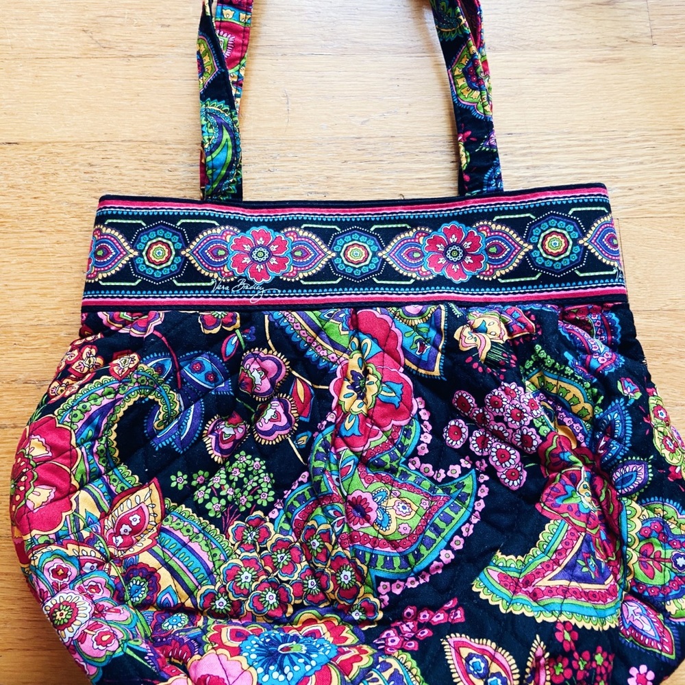 Brand New Vera Bradley Black Floral Medium Tote